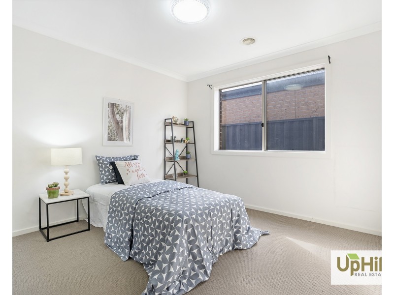 26 PARKLINK DRIVE, Cranbourne East VIC 3977