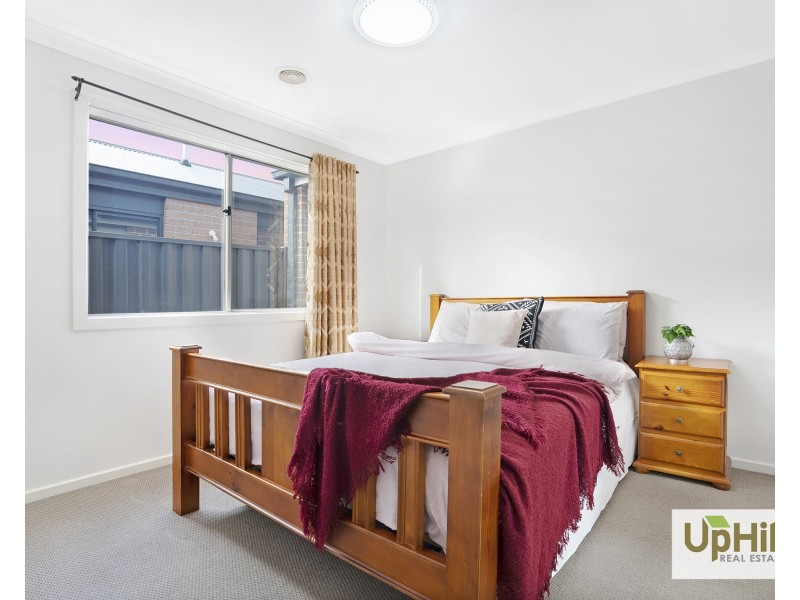 26 PARKLINK DRIVE, Cranbourne East VIC 3977