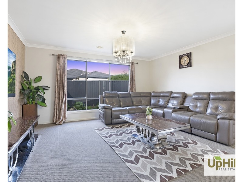 26 PARKLINK DRIVE, Cranbourne East VIC 3977
