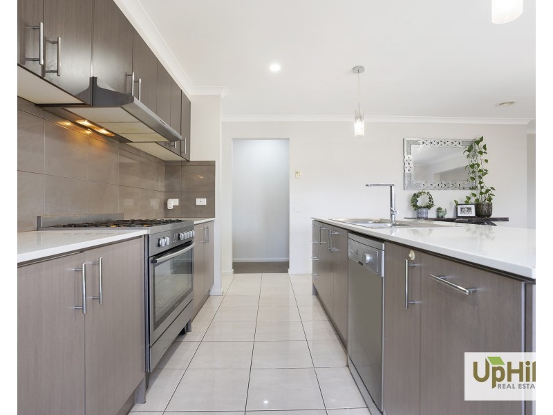 26 PARKLINK DRIVE, Cranbourne East VIC 3977