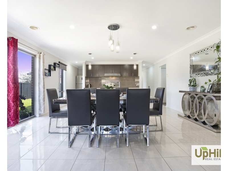 26 PARKLINK DRIVE, Cranbourne East VIC 3977