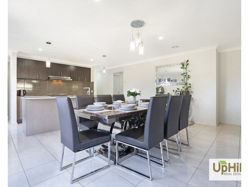 26 PARKLINK DRIVE, Cranbourne East VIC 3977