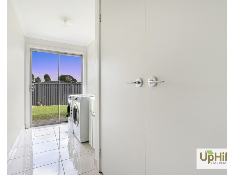 26 PARKLINK DRIVE, Cranbourne East VIC 3977