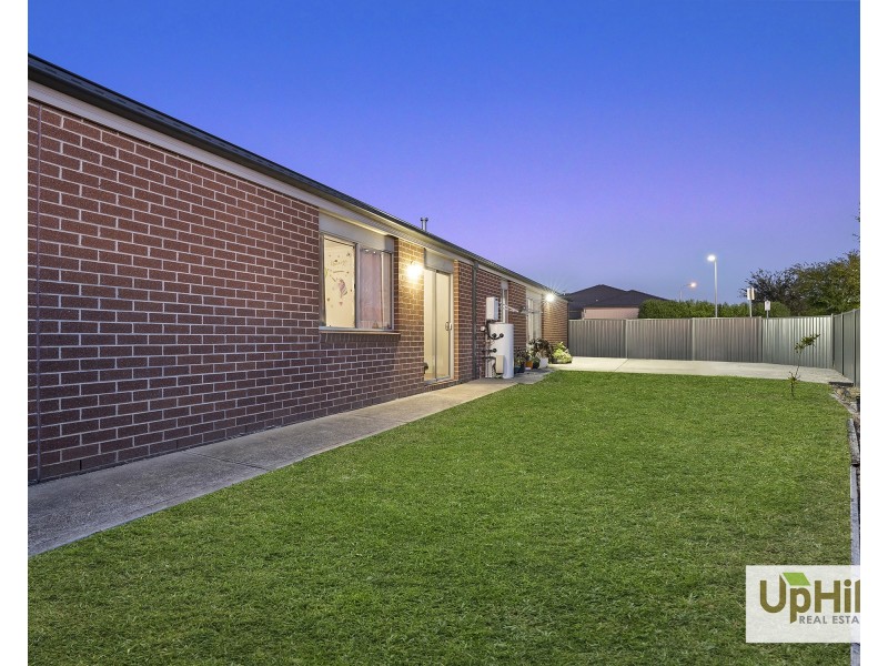 26 PARKLINK DRIVE, Cranbourne East VIC 3977