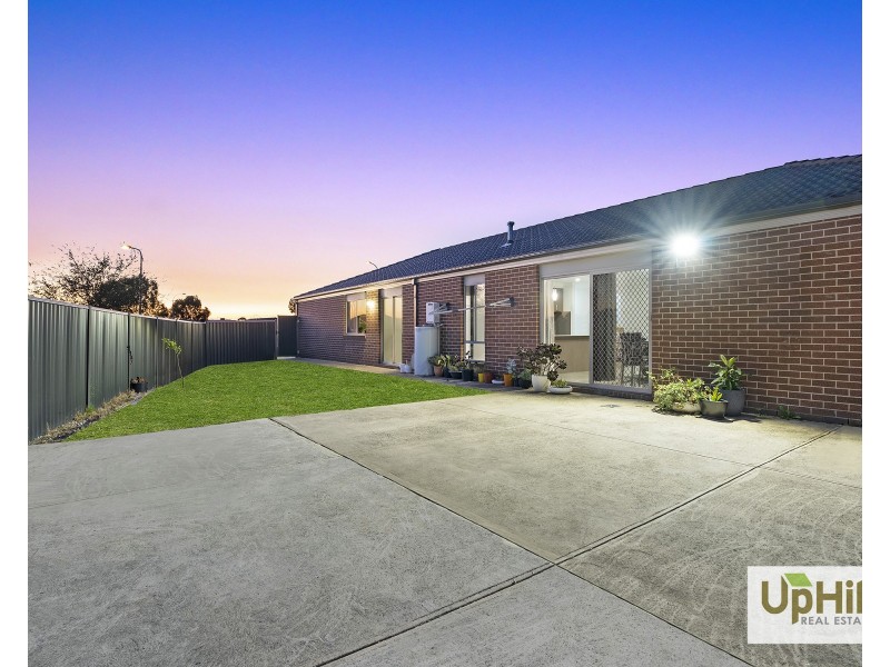 26 PARKLINK DRIVE, Cranbourne East VIC 3977