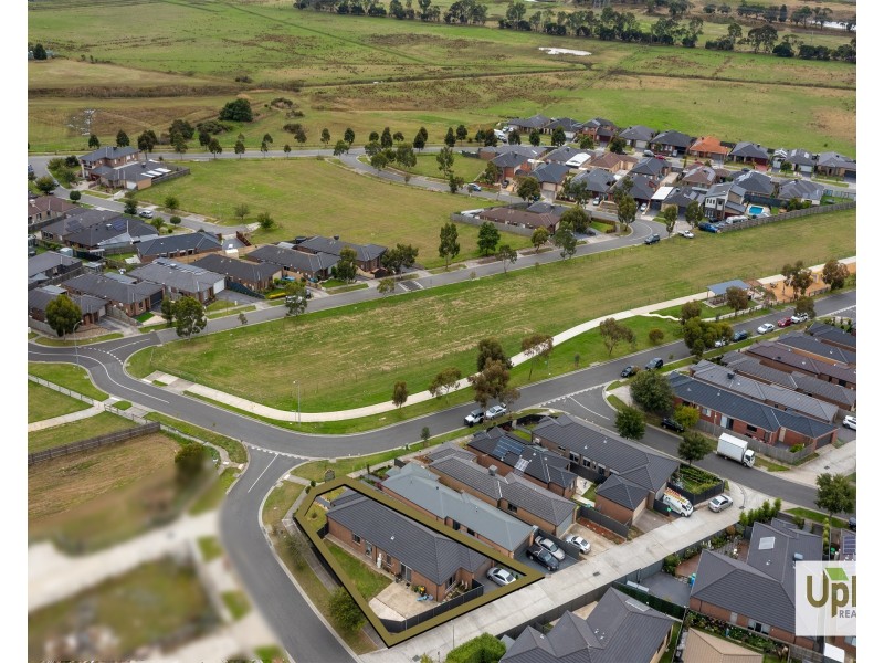 26 PARKLINK DRIVE, Cranbourne East VIC 3977