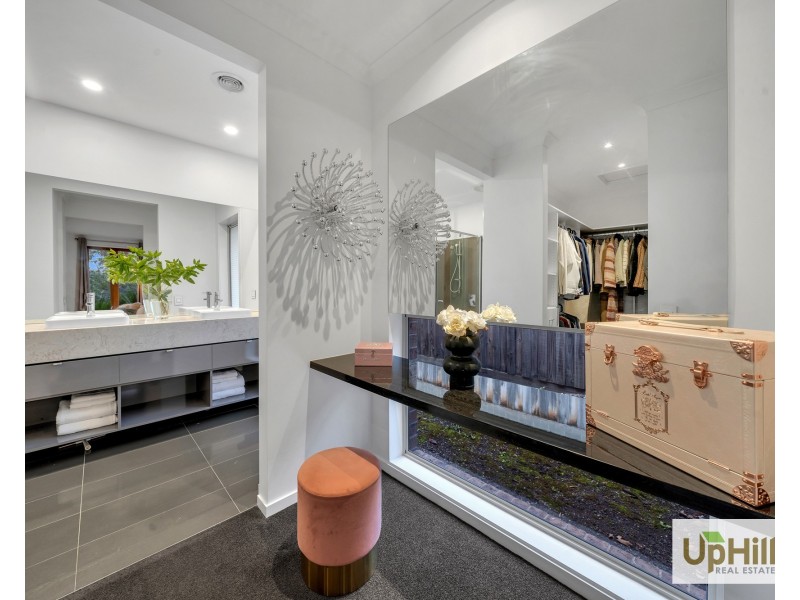 30 Lilydale Avenue, Clyde North VIC 3978