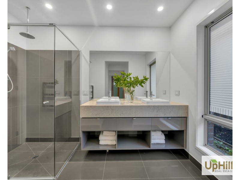 30 Lilydale Avenue, Clyde North VIC 3978