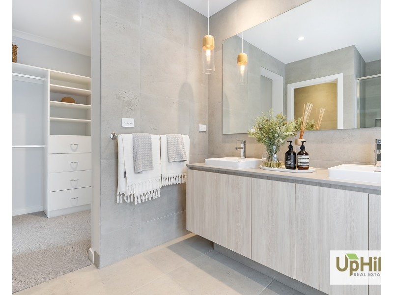 42  Huey Circuit, Cranbourne VIC 3977