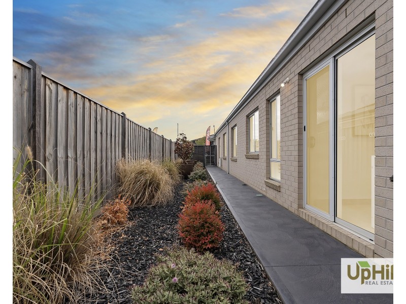42  Huey Circuit, Cranbourne VIC 3977
