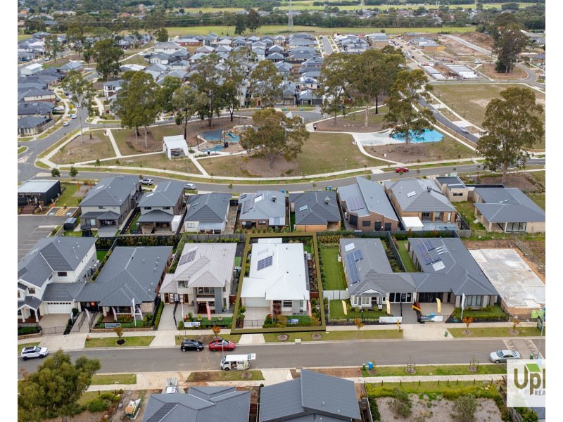 42  Huey Circuit, Cranbourne VIC 3977