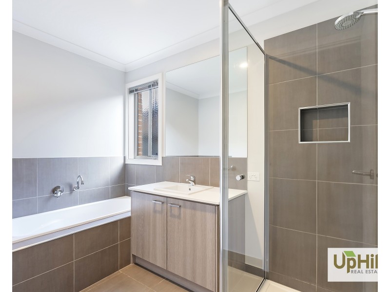 29 Highbury Road, Clyde North VIC 3978