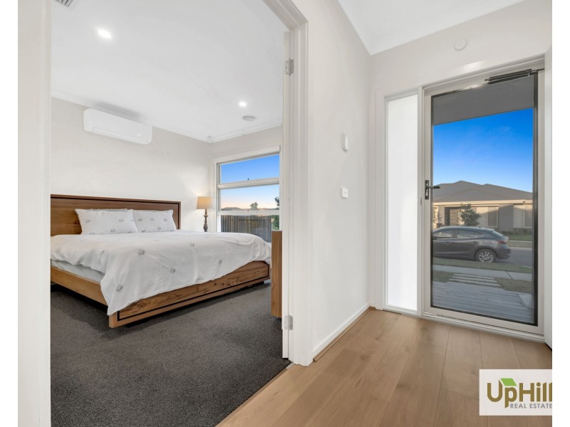 3 Cropping Street, Clyde North VIC 3978