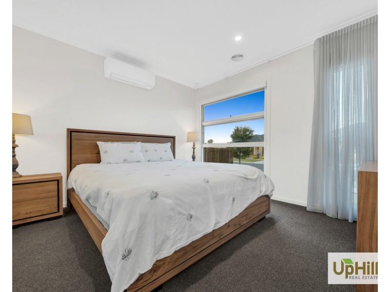 3 Cropping Street, Clyde North VIC 3978