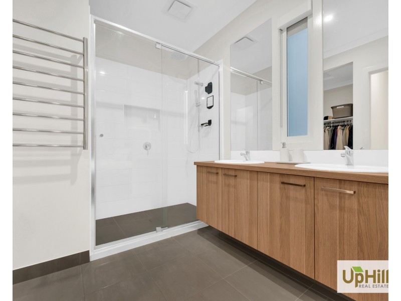 3 Cropping Street, Clyde North VIC 3978