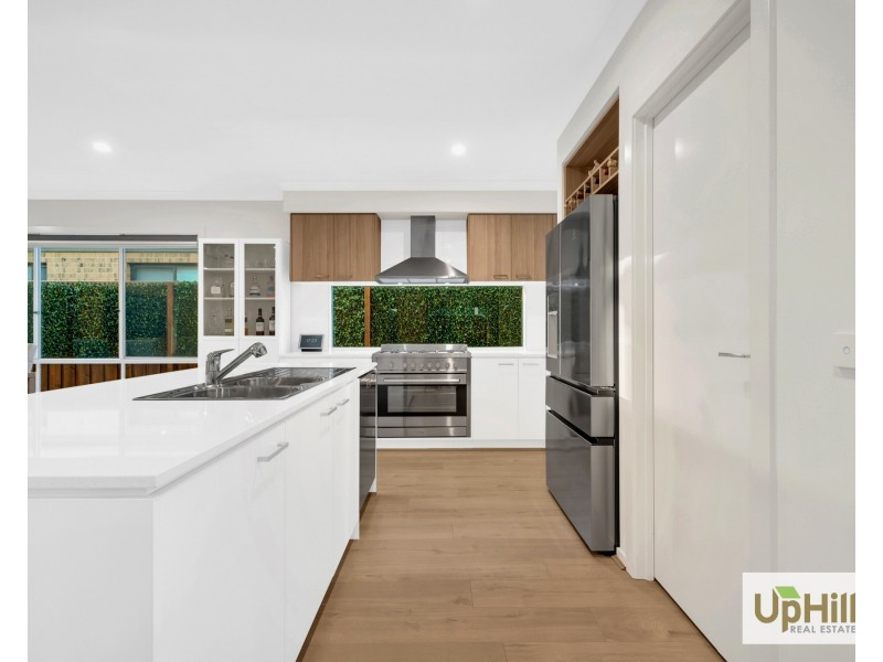 3 Cropping Street, Clyde North VIC 3978