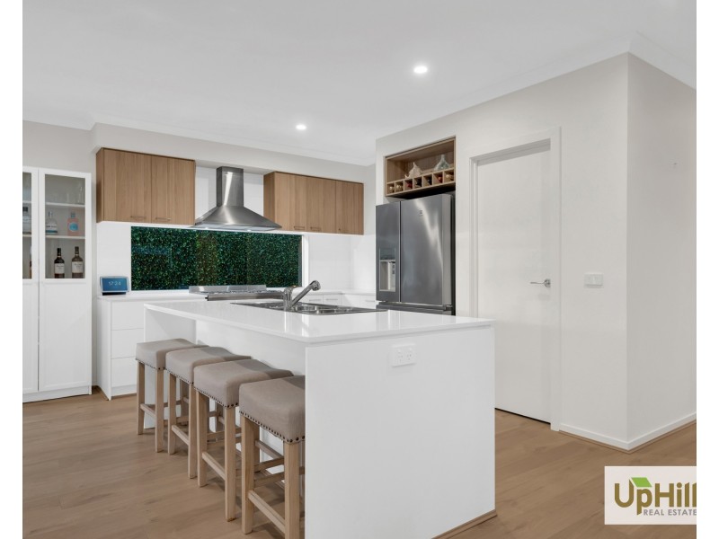 3 Cropping Street, Clyde North VIC 3978