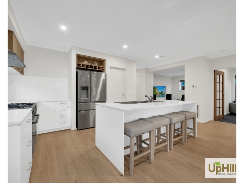 3 Cropping Street, Clyde North VIC 3978