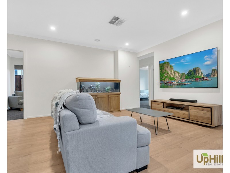 3 Cropping Street, Clyde North VIC 3978