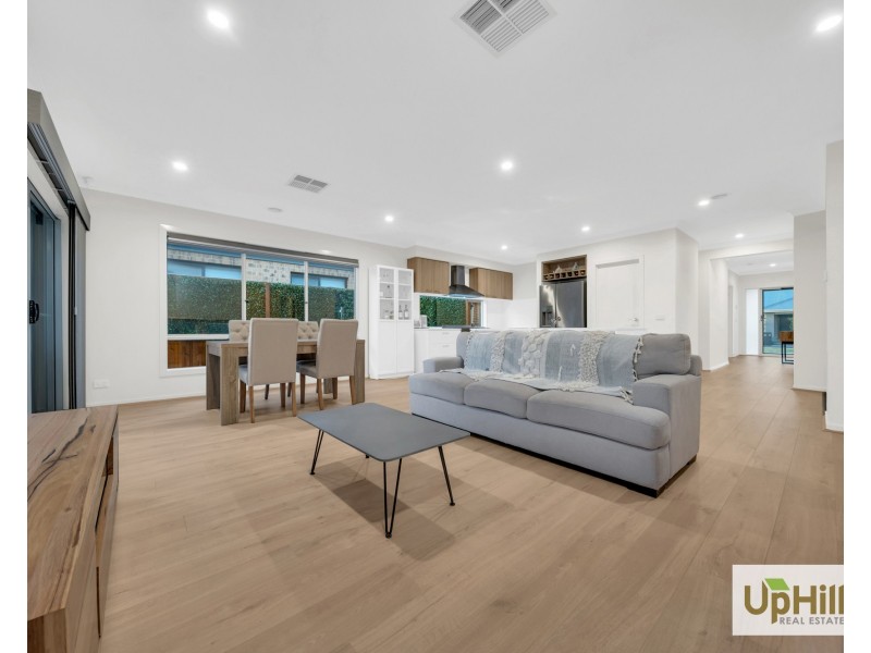 3 Cropping Street, Clyde North VIC 3978