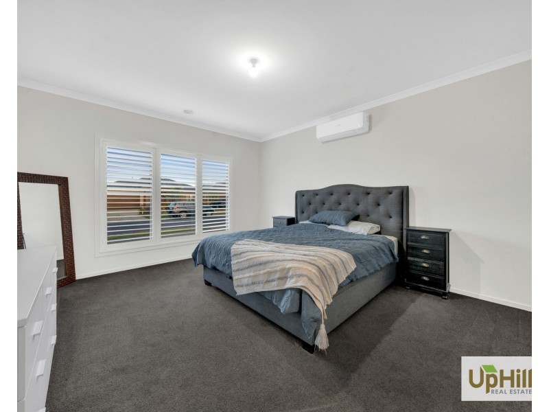 47 Bernardins Street, Clyde North VIC 3978