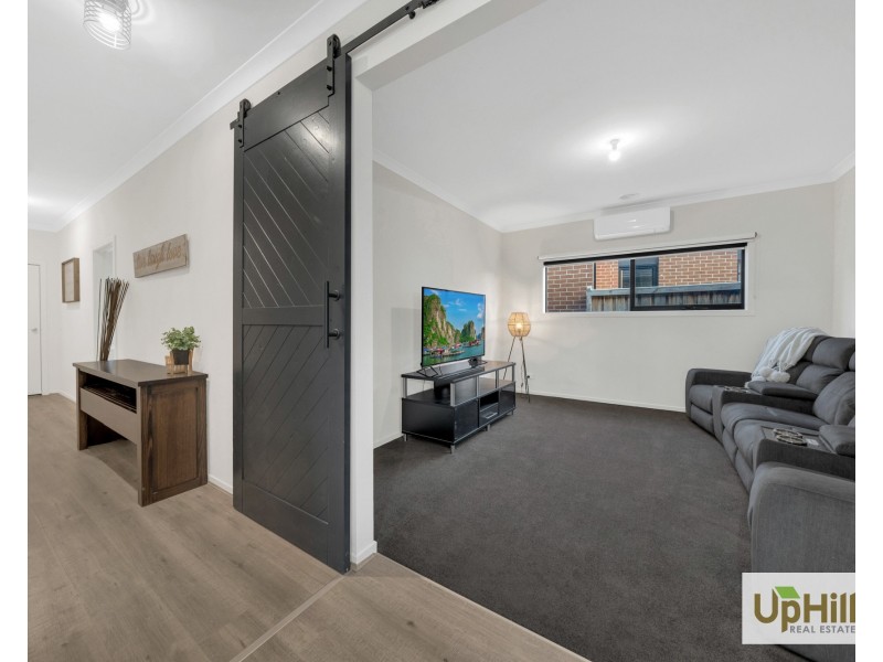 47 Bernardins Street, Clyde North VIC 3978