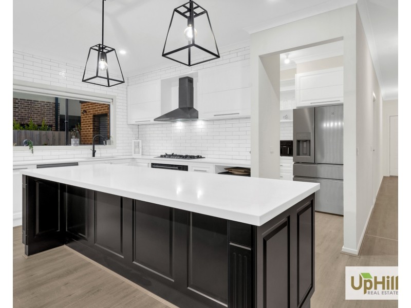 47 Bernardins Street, Clyde North VIC 3978