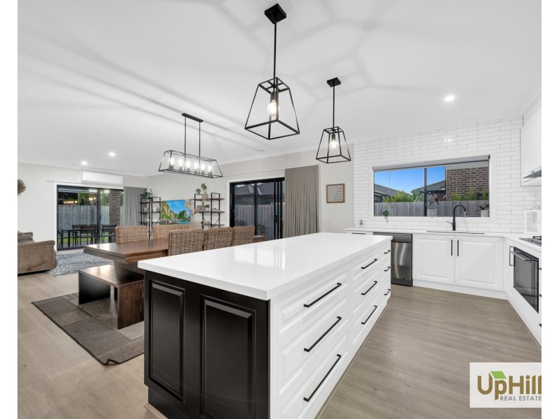 47 Bernardins Street, Clyde North VIC 3978