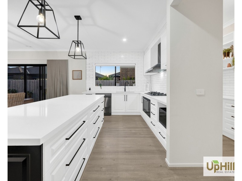 47 Bernardins Street, Clyde North VIC 3978