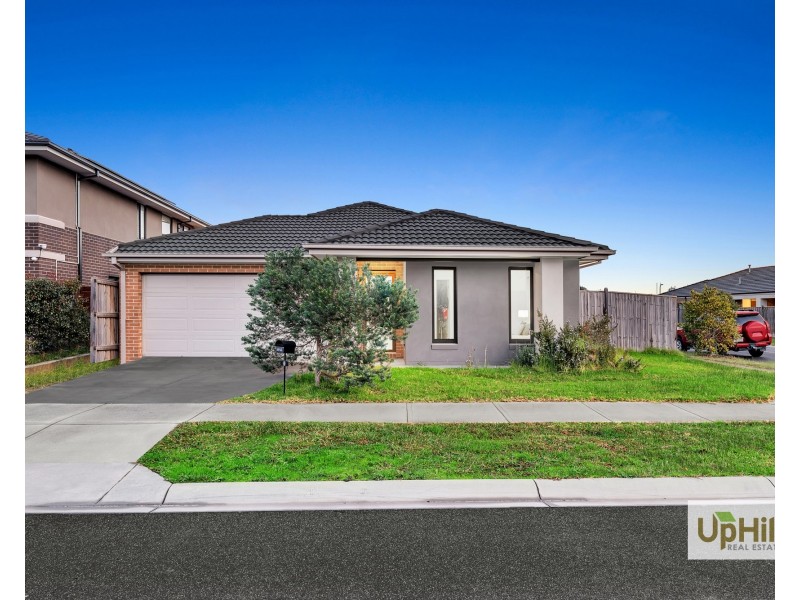 2  Guernsey Street, Clyde North VIC 3978