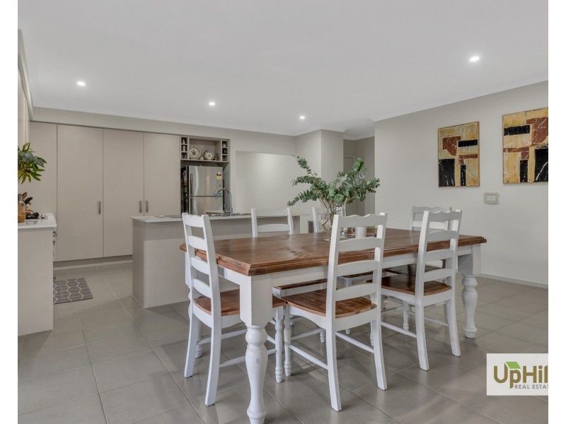 2  Guernsey Street, Clyde North VIC 3978