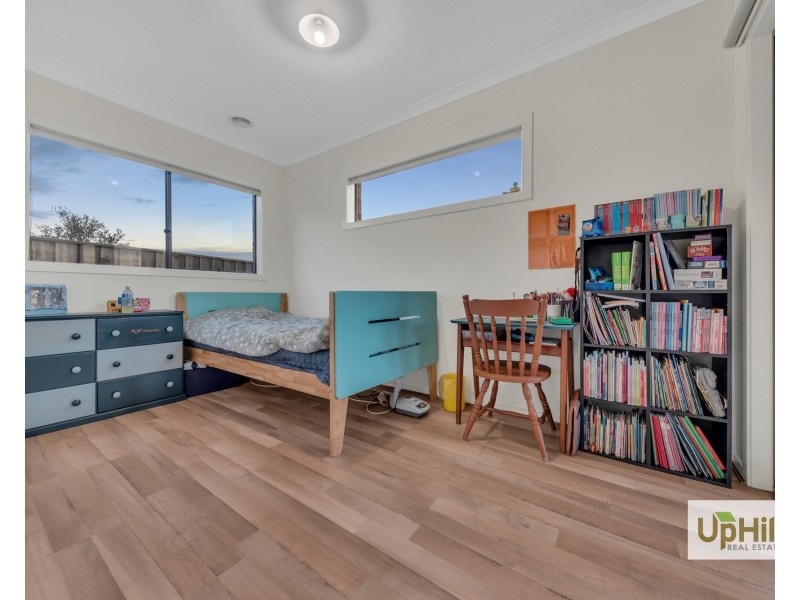 2  Guernsey Street, Clyde North VIC 3978