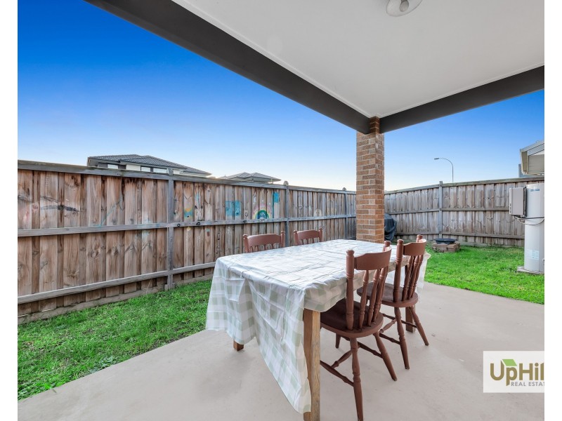 2  Guernsey Street, Clyde North VIC 3978