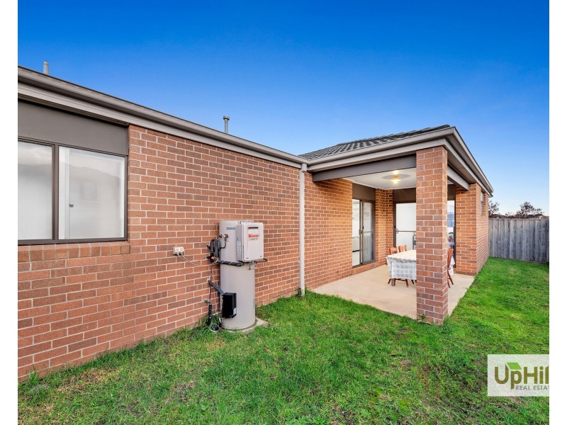 2  Guernsey Street, Clyde North VIC 3978