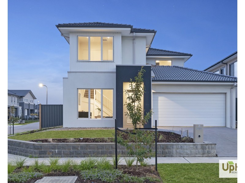 54 Carnelian Circuit, Clyde North VIC 3978