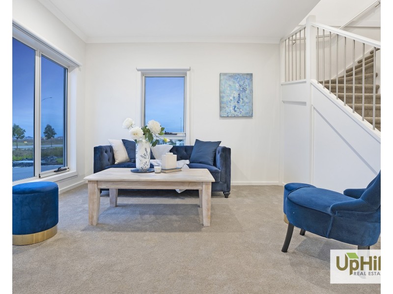 54 Carnelian Circuit, Clyde North VIC 3978