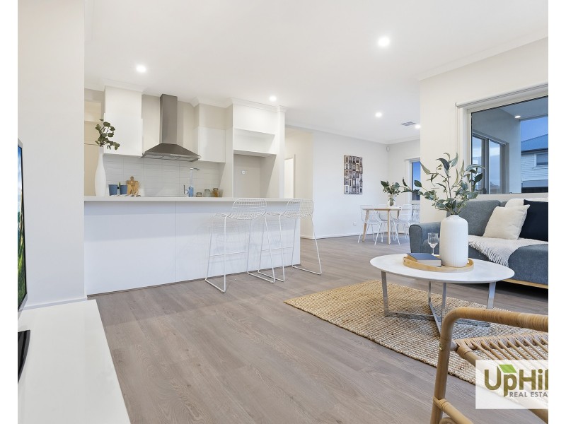 54 Carnelian Circuit, Clyde North VIC 3978