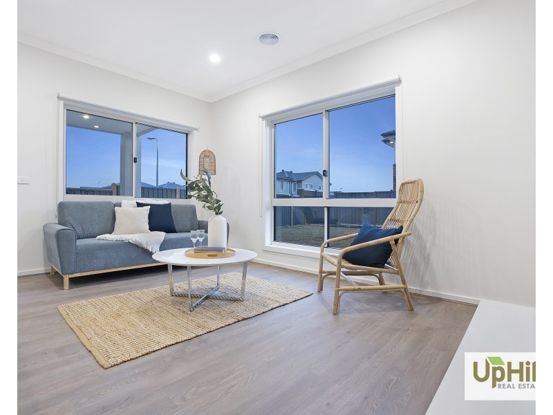 54 Carnelian Circuit, Clyde North VIC 3978