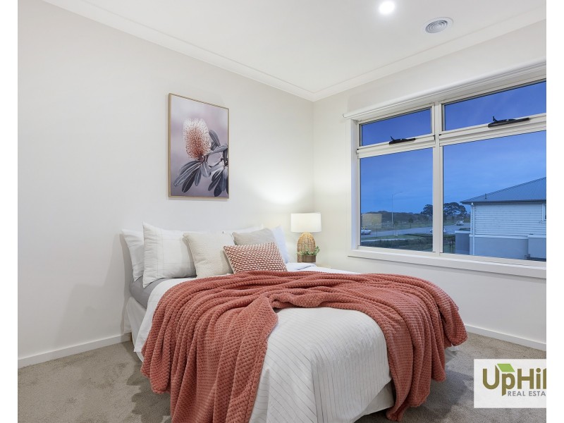 54 Carnelian Circuit, Clyde North VIC 3978