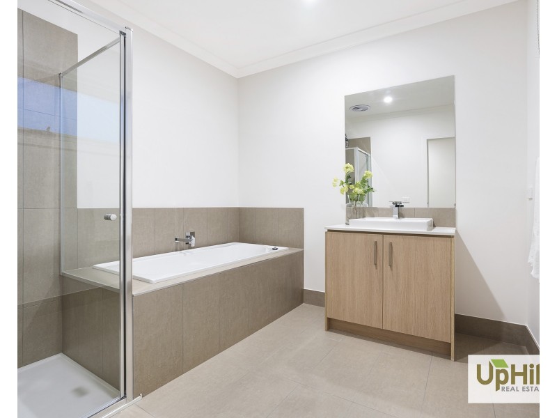 54 Carnelian Circuit, Clyde North VIC 3978