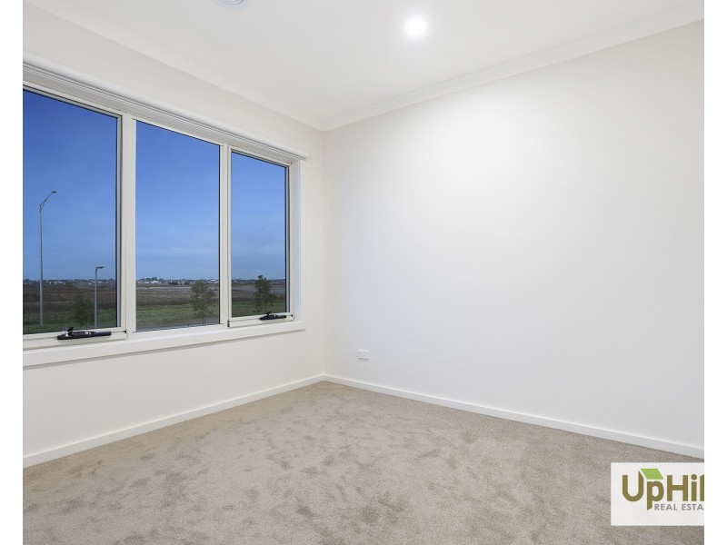 54 Carnelian Circuit, Clyde North VIC 3978