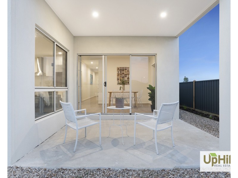 54 Carnelian Circuit, Clyde North VIC 3978