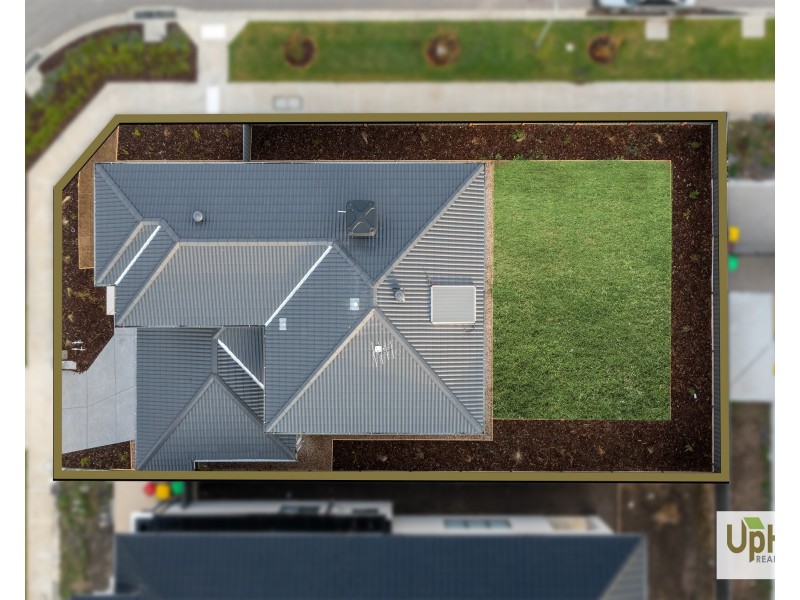 54 Carnelian Circuit, Clyde North VIC 3978