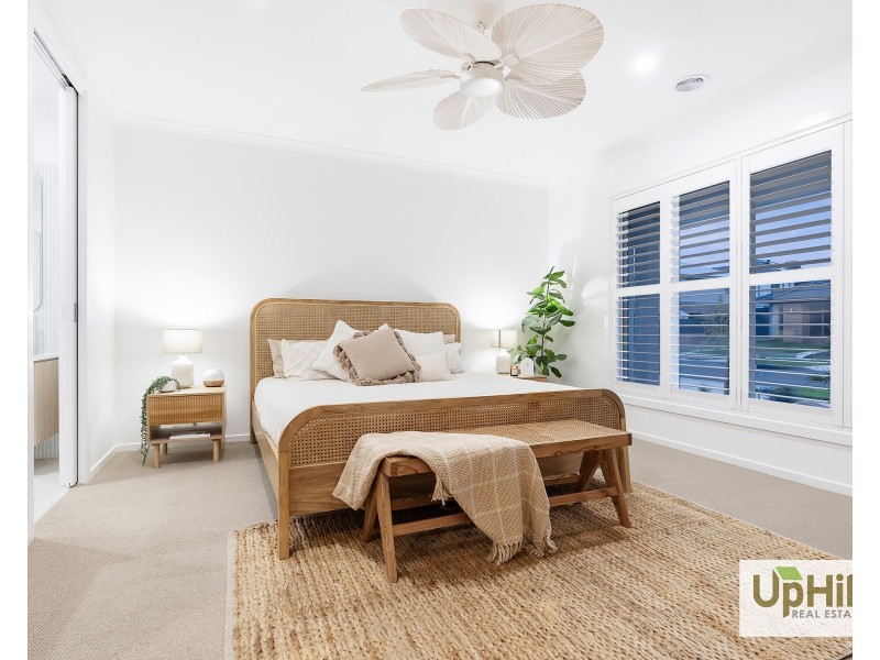 9 Parakeet Street, Clyde North VIC 3978