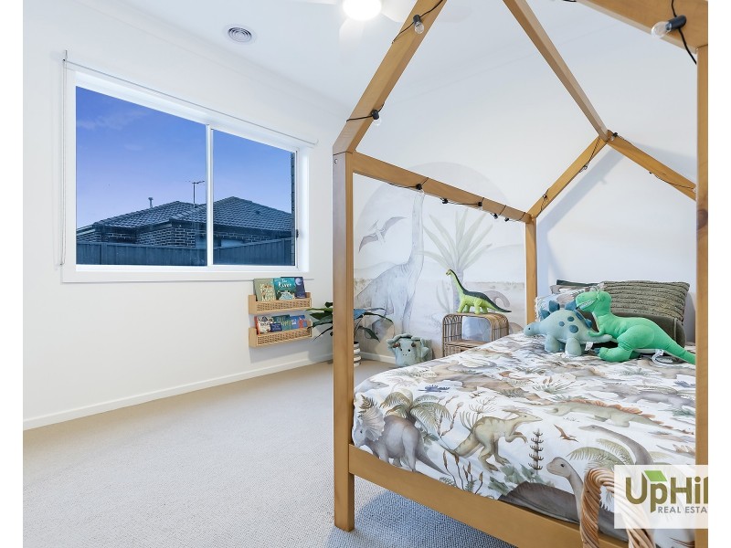 9 Parakeet Street, Clyde North VIC 3978