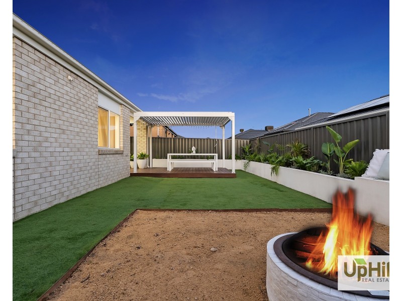 9 Parakeet Street, Clyde North VIC 3978