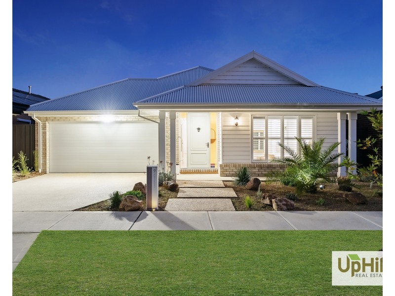 9 Parakeet Street, Clyde North VIC 3978