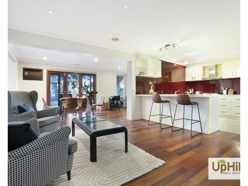 24 Crossdale Rise, Endeavour Hills VIC 3802