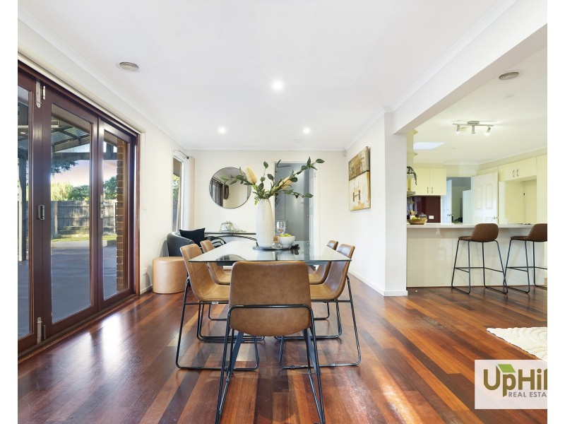24 Crossdale Rise, Endeavour Hills VIC 3802