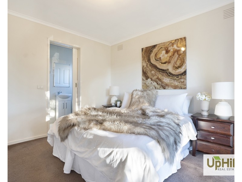 24 Crossdale Rise, Endeavour Hills VIC 3802